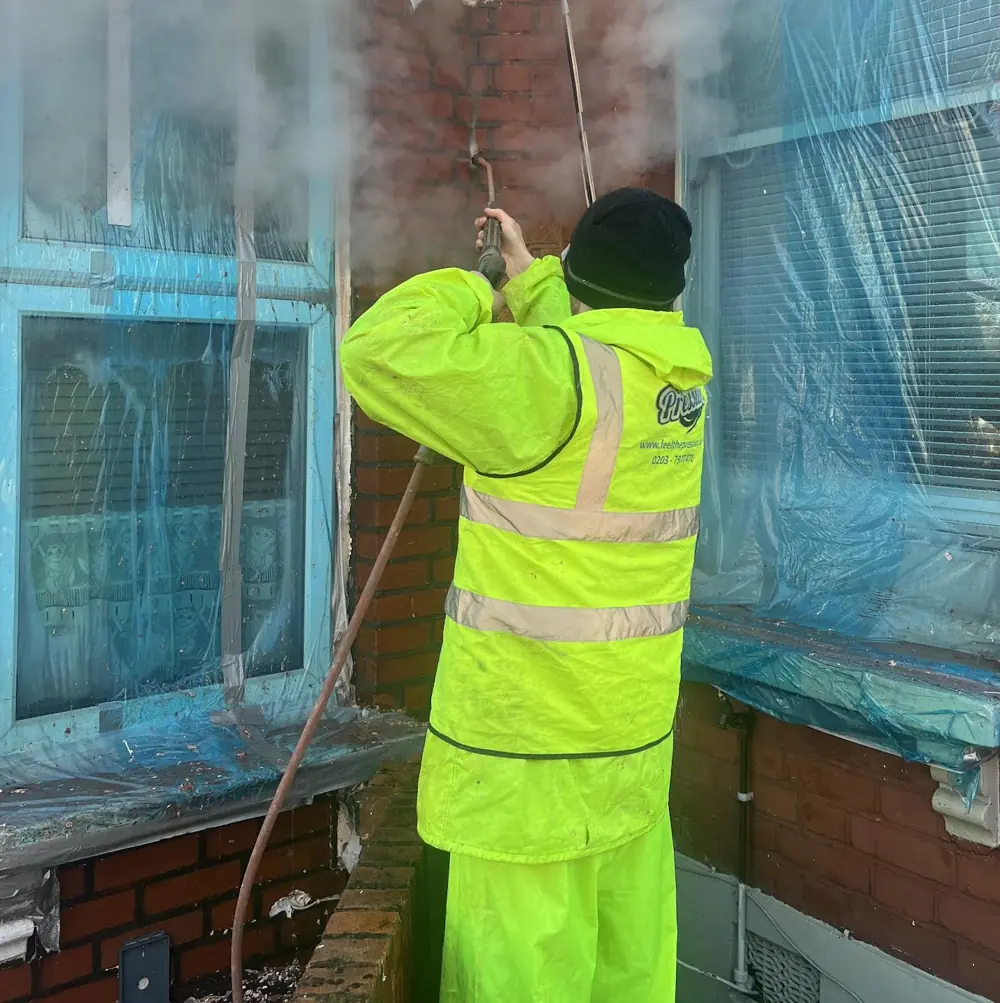 brick-paint-removal-using-doff-steam-cleaning-on-a-london-home.webp